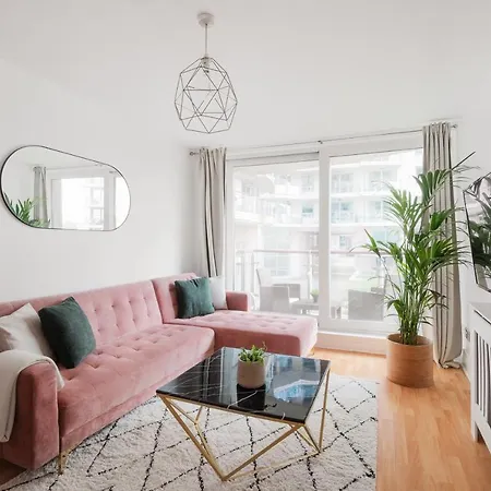 Riverside Balcony Apartments, 10 Minutes From Oxford Circus London Exterior photo