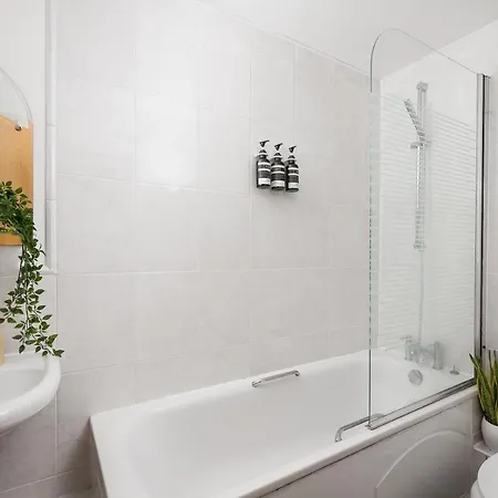 Riverside Balcony Apartments, 10 Minutes From Oxford Circus London Exterior photo