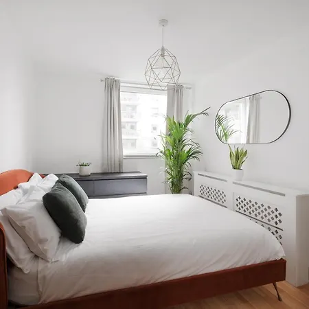 Riverside Balcony Apartments, 10 Minutes From Oxford Circus London Exterior photo
