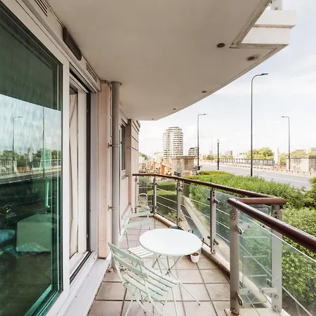 Riverside Balcony Apartments, 10 Minutes From Oxford Circus London Exterior photo