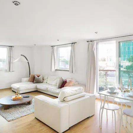 Riverside Balcony Apartments, 10 Minutes From Oxford Circus London Exterior photo
