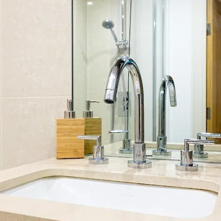 Riverside Balcony Apartments, 10 Minutes From Oxford Circus London Exterior photo