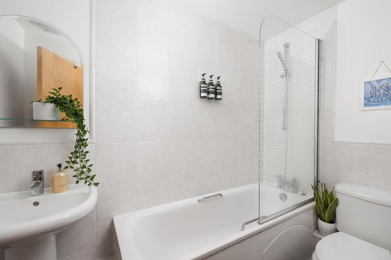 Riverside Balcony Apartments, 10 Minutes From Oxford Circus Appartamento