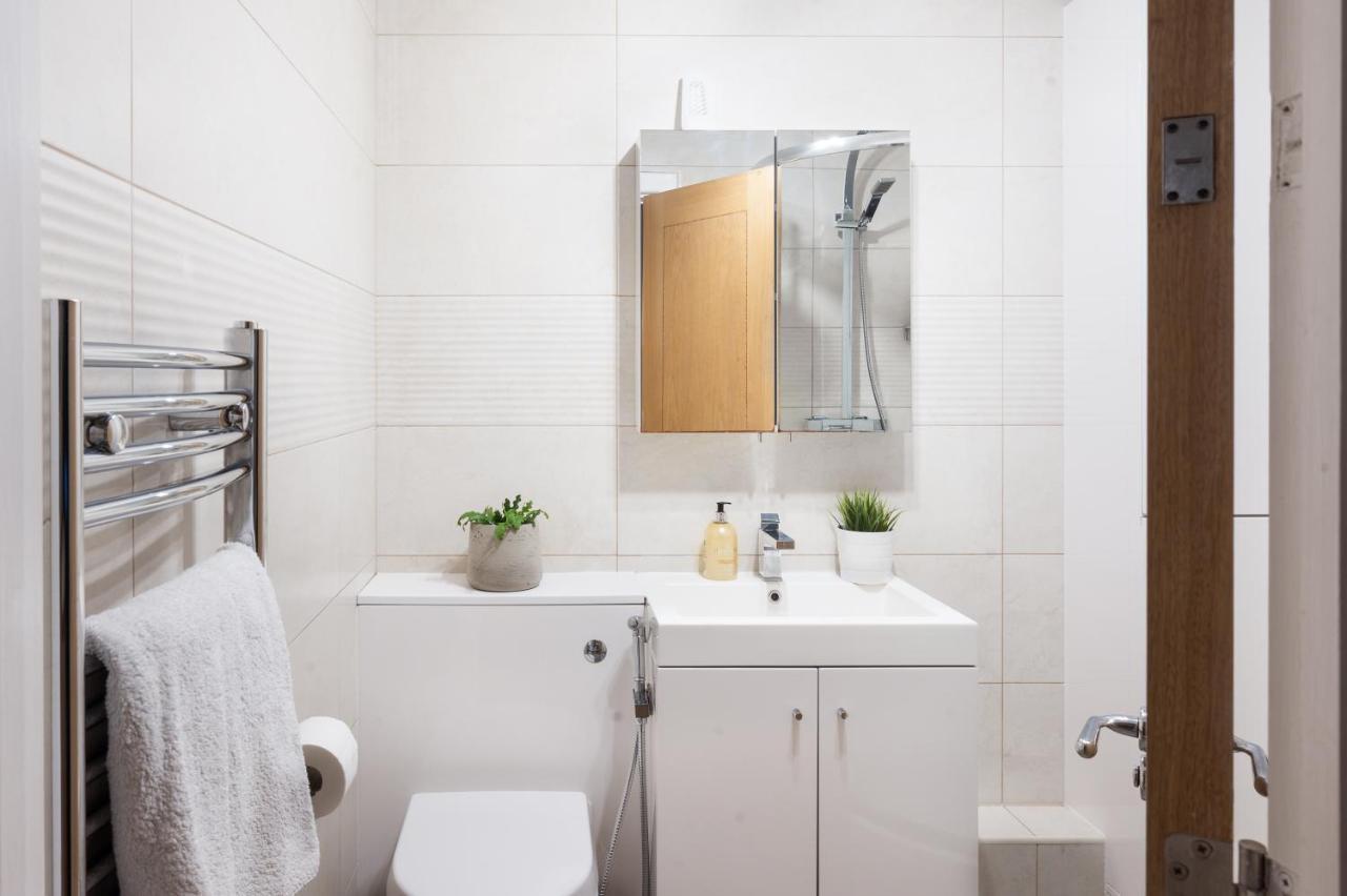 Riverside Balcony Apartments, 10 Minutes From Oxford Circus Appartamento